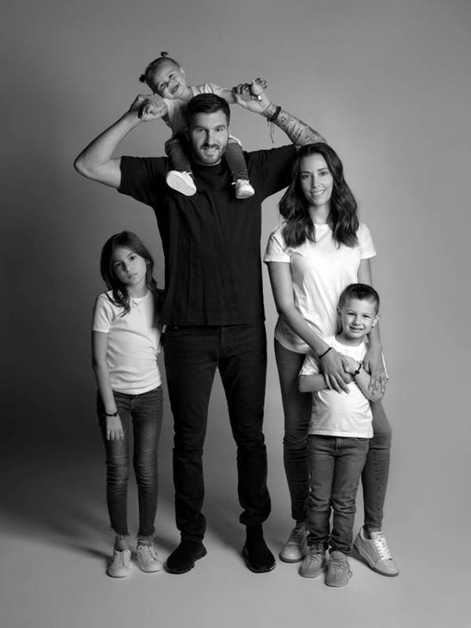 Alejada de las cámaras: la “desconocida” esposa de Gignac que se ganó el cariño de México por su labor