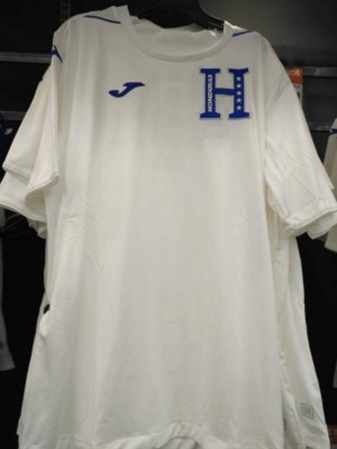 FOTOS: Así se ven las nuevas camisetas de Honduras