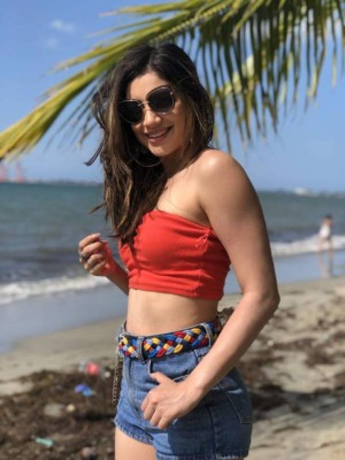 FOTOS: Así es Astrid Erazo, la fanática número uno del Olimpia y una belleza de la televisión