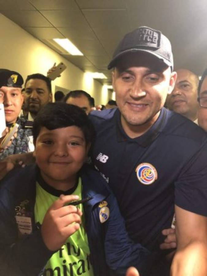 ¡Autógrafos, selfies y lágrimas! Keylor Navas desata locura a su llegada a Guatemala