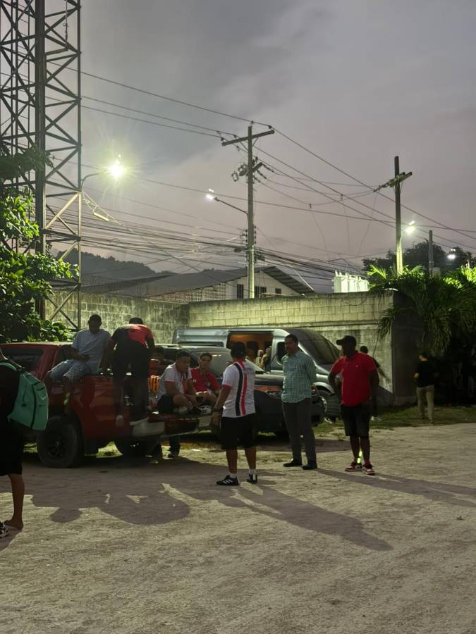 Jugadores esperando pago de salarios, Mauricio Dubón presente y mundialista vio jugar a su hijo
