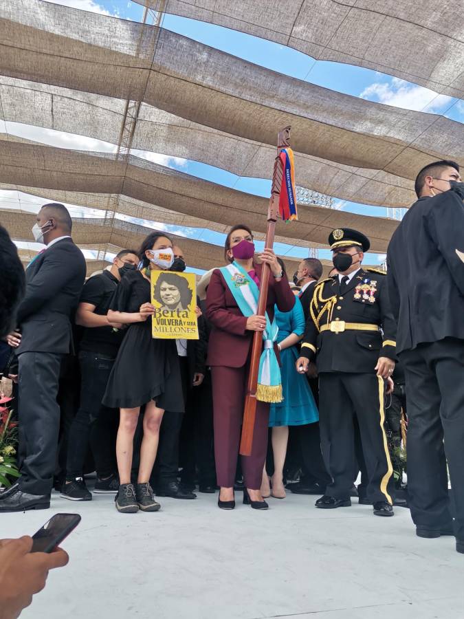 Va con todas sus fuerzas: las promesas de Xiomara Castro tras convertirse en la primera Presidenta de Honduras