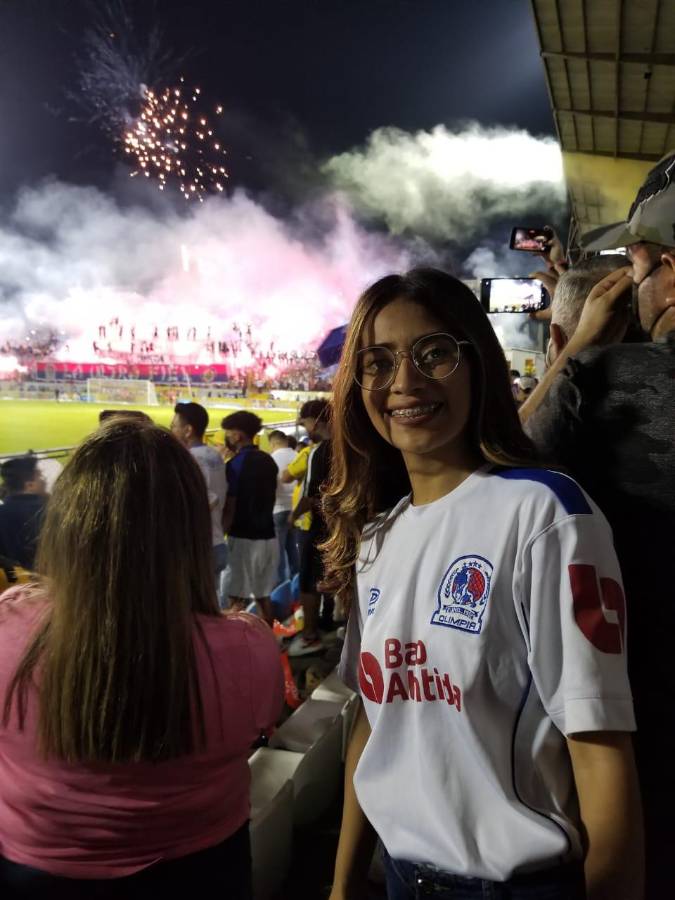 Tremendo show de entretiempo y duelo de bellezas: lo que dejó la final de Real España ante Olimpia en el Morazán