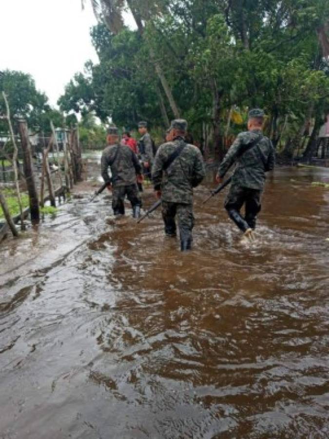 Comienza la lluvia sobre La Mosquitia y pobladores son evacuados por llegada del huracán Iota