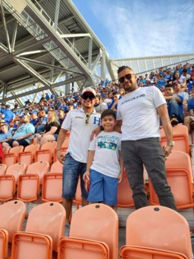 Esposa de Emilio Izaguirre deslumbra en juego de Honduras ante Curazao por la Copa Oro 2019