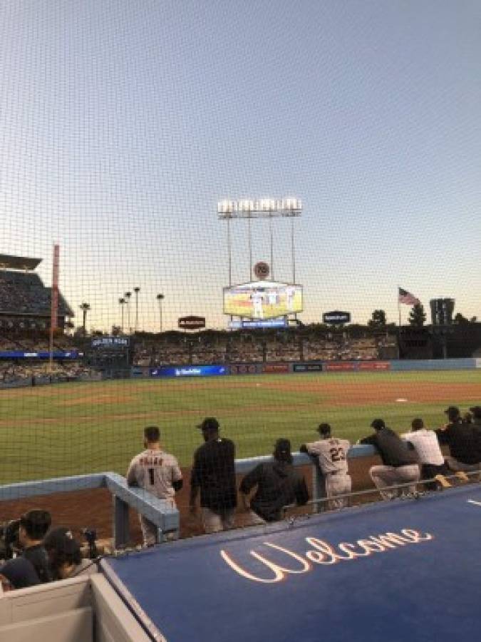 Nuevo home run y su festejo: El hondureño Mauricio Dubón brilló en el Dodger Stadium