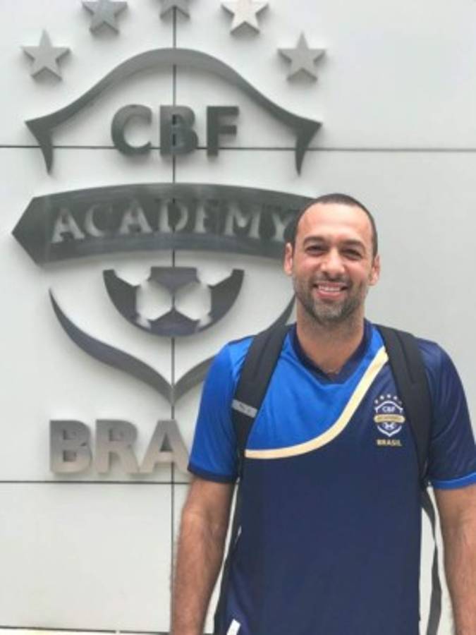 ¡Con un brasileño! Fabio de Souza y su 11 ideal de Olimpia que le gustaría dirigir