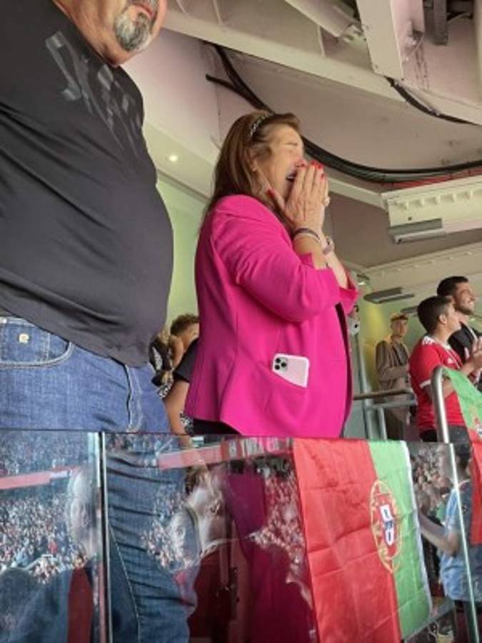 El regreso de Cristiano Ronaldo con el Manchester United: dos goles, vuela en Old Trafford y la emoción de su mamá