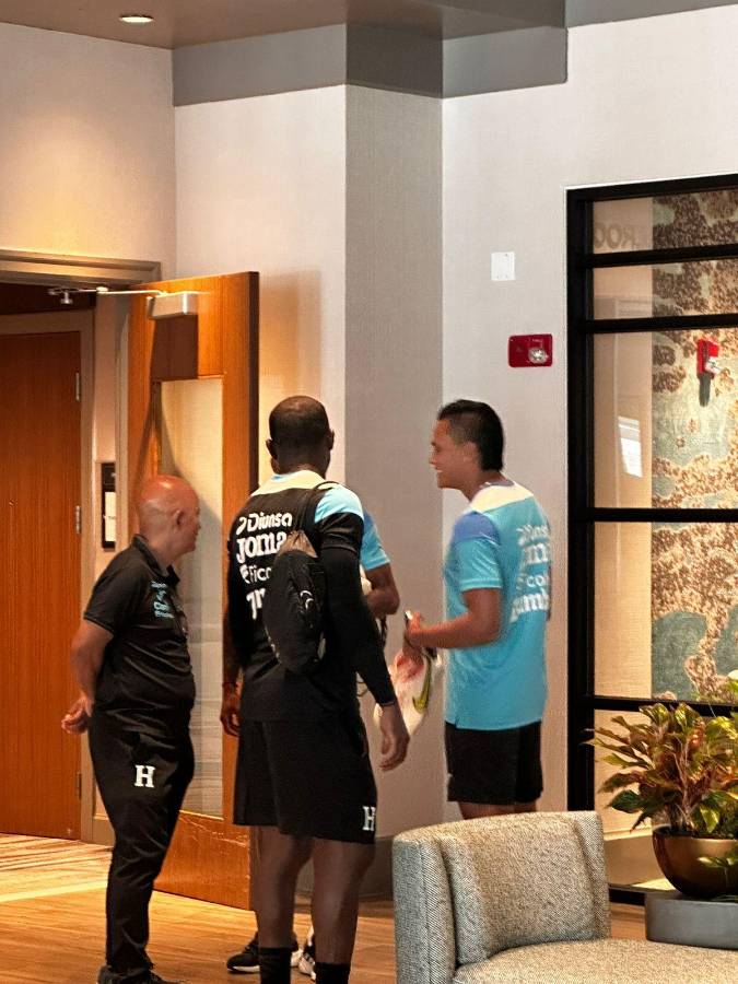 Choco Lozano y David Ruiz, los más buscados por la afición, Luis Palma se sumó a la Selección y hubo visita especial