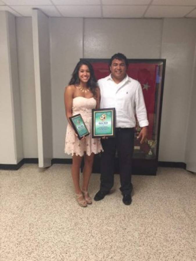 Hondureña Elexa Bahr se graduó y se enfoca en la Universidad de Carolina del Sur