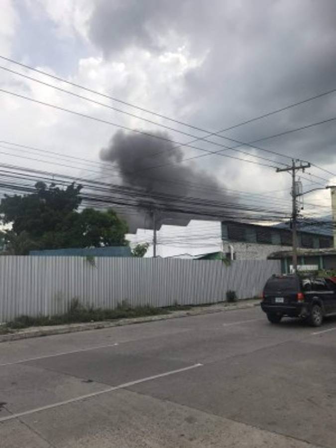Primeras imágenes del brutal incendio en el mercado Guamilito de San Pedro Sula