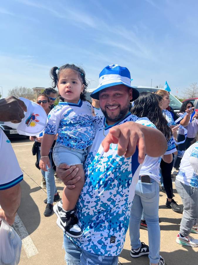 FOTOS: ¡Punta, asados y famoso incluido! Así es el ambientazo hondureño en el Toyota Stadium para el repechaje ante Costa Rica