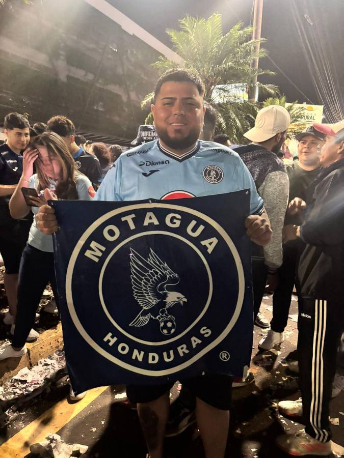 Figura del Motagua jugó enfermo, pero salió celebrando con una cerveza y el que recibió flores: lo que no viste del festejo del Ciclón