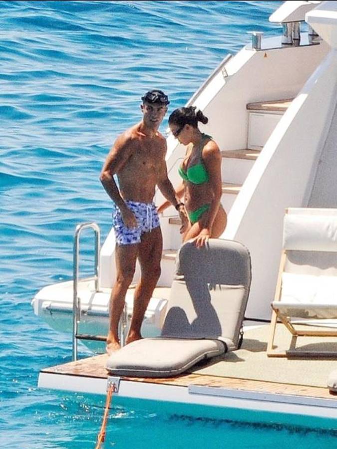 Georgina Rodríguez deslumbra a bordo de un yate en los últimos días de las vacaciones de Cristiano Ronaldo