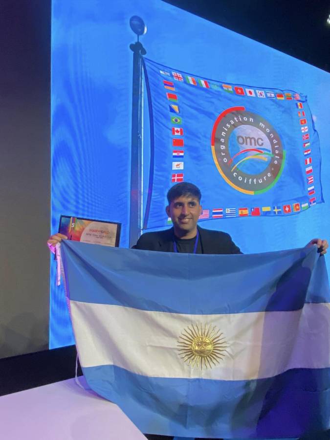 La travesía de un barbero que se fue en bicicleta hasta la casa de Messi en París: la actitud de Antonela Roccuzzo y el regalo que le dejó al crack argentino