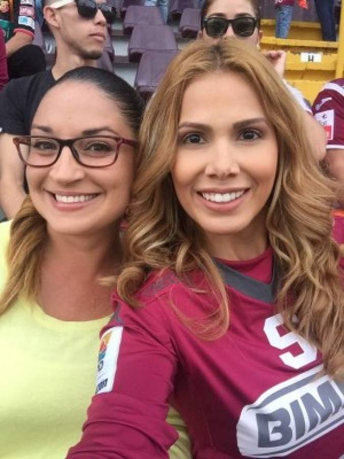 Famosas y bellas: Las chicas fanáticas de las semifinales de Liga Concacaf