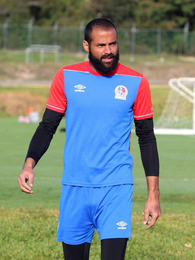 El nuevo 11 que está armando el Olimpia de Eduardo Espinel con los fichajes para recuperar el trono en la Liga Nacional