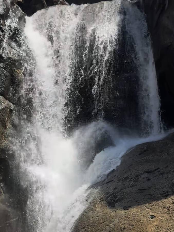 Choco Lozano se divierte con su bella pareja: Así son las vacaciones del hondureño previo a definir su futuro