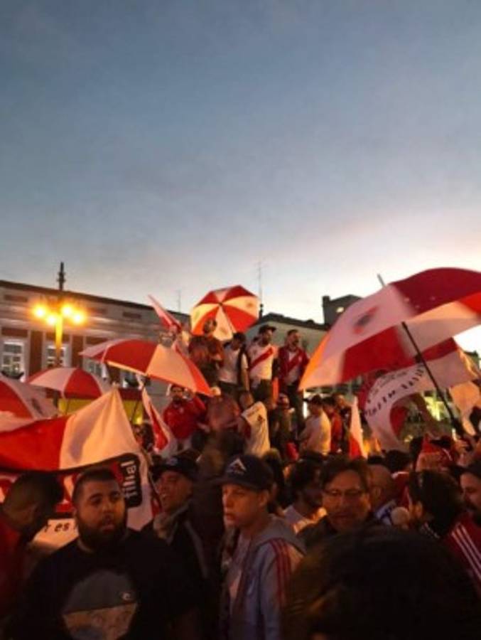¡Ambientazo! River invade Madrid a un día de la final de Copa Libertadores