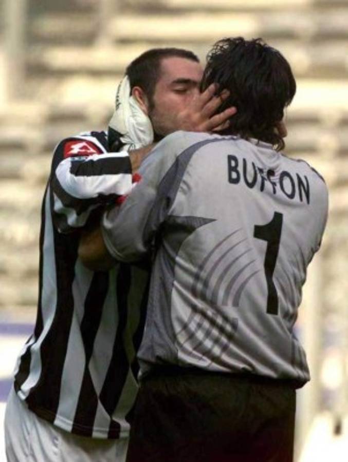 Un hondureño entre los besos, caricias y momentos más insólitos del fútbol