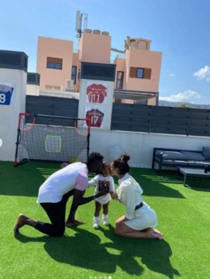 El coronavirus no detiene al amor: Futbolista pide matrimonio a su novia en plena cuarentena
