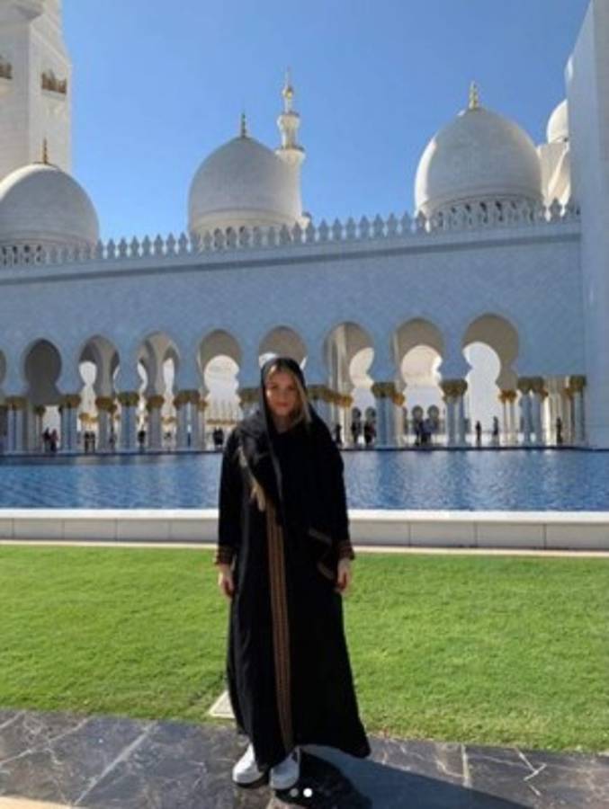 Ellos a jugar y ellas de vacaciones: El viaje de las novias del Real Madrid a Abu Dabi