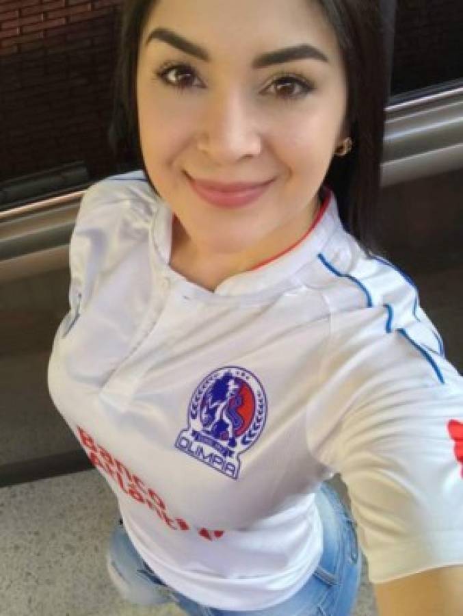 MUÑECA: Así es Fany Hernández, la aficionada más bella del Olimpia que calentó el Clásico