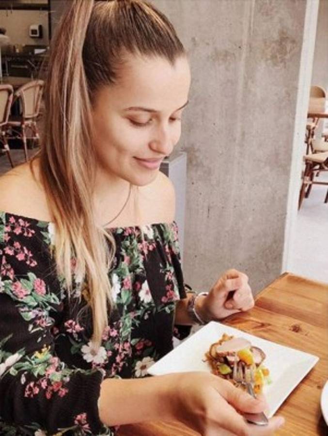 Sara López, la presentadora tica que confesó que no andaría con Gustavo Matosas