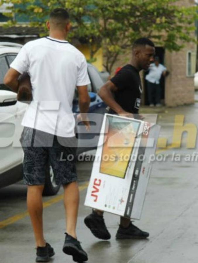 Entre regalos, jugando billar y muchas sonrisa se entrenó el Real España