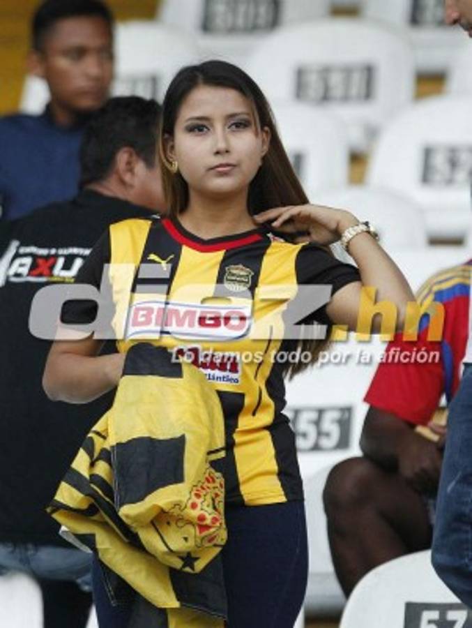¡Bellezadas! Las mujeres más lindas en los estadios de Honduras