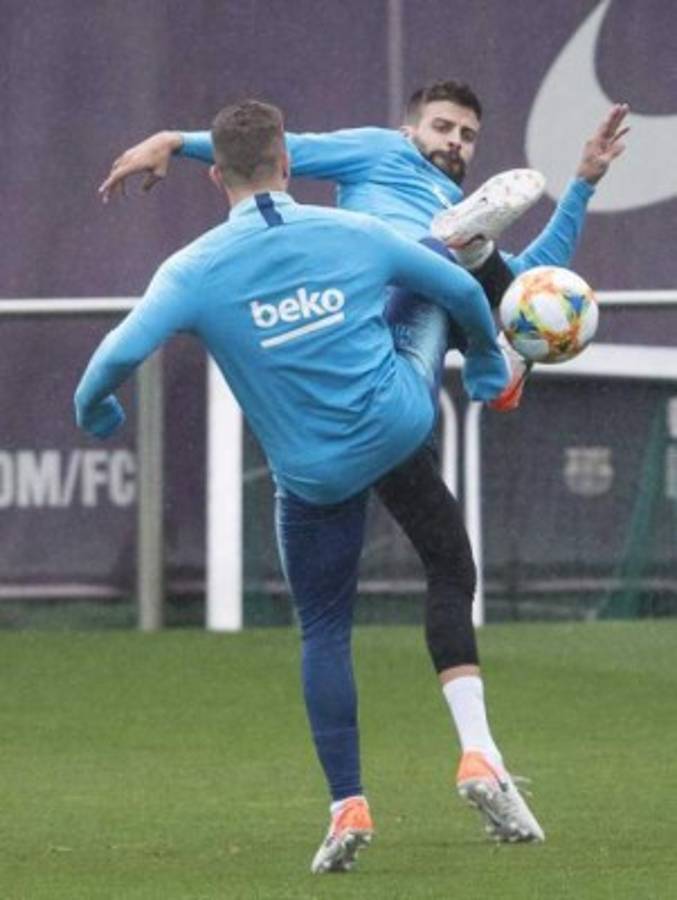 El gesto de Messi, la broma de Piqué y la soledad de Cillessen: Así fue el último entrenamiento del Barcelona