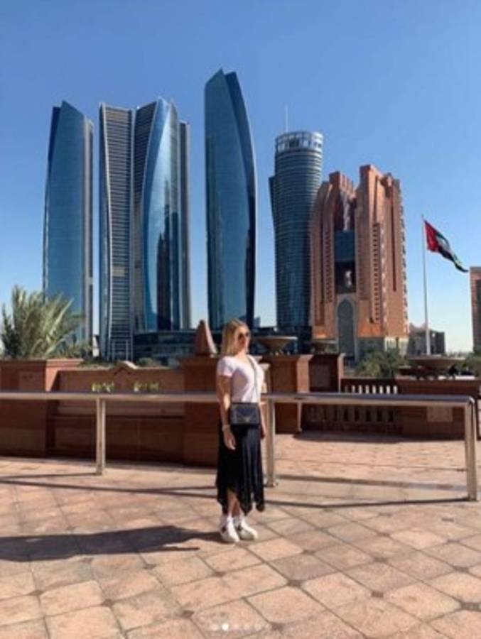 Ellos a jugar y ellas de vacaciones: El viaje de las novias del Real Madrid a Abu Dabi