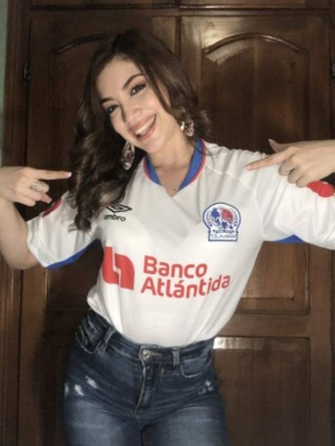 FOTOS: Así es Astrid Erazo, la fanática número uno del Olimpia y una belleza de la televisión