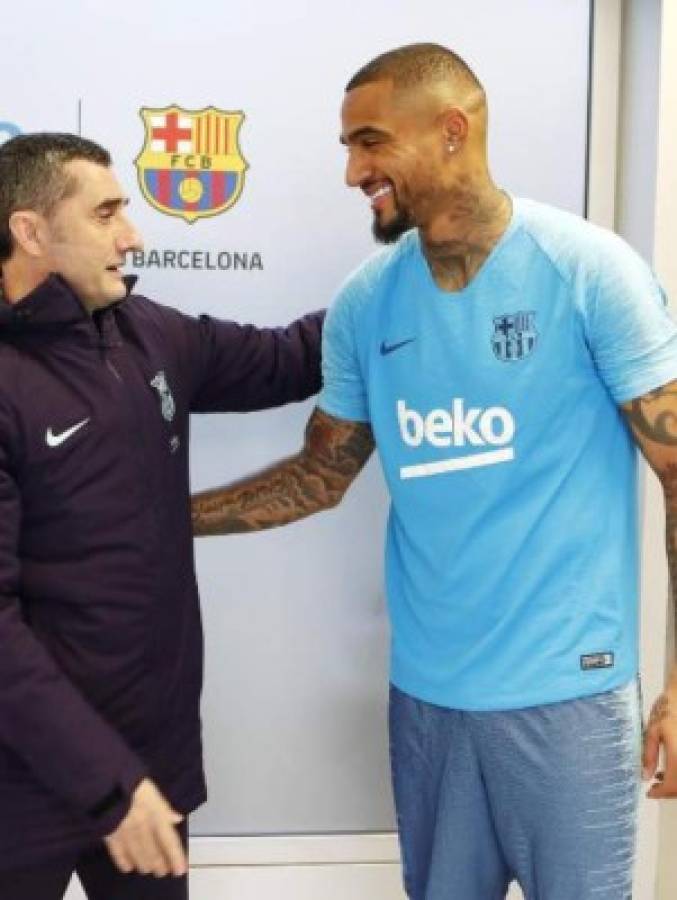 ¡Nuevo amigo! Así recibieron a Kevin Prince Boateng en su primer entrenamiento con el Barcelona