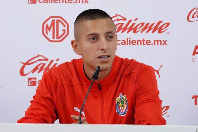 Escándalo en Chivas: un futbolista explotó un petardo en la conferencia y los periodistas abandonaron el lugar