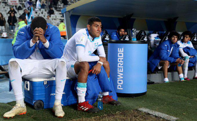 ¡Abatidos! Así quedaron los jugadores de Honduras y Francia tras dura eliminación en el Mundial Sub-20 de Argentina