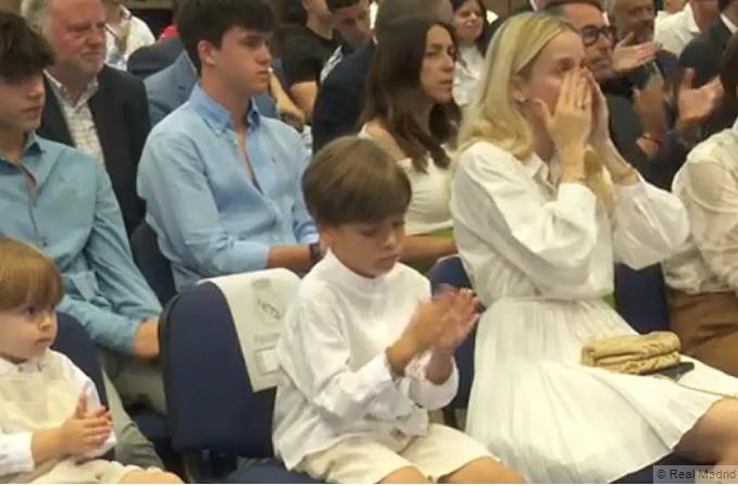 ¿Por qué eligió el dorsal “14” y no el “9”? La respuesta de Joselu en su llegada al Real Madrid y su mujer se partió en lágrimas