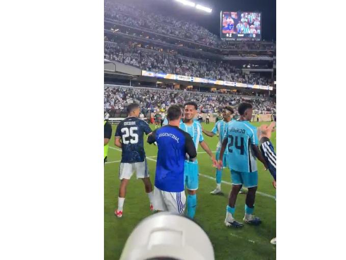 ¿Messi cambió camisa? La modelo y abrazo de hermanos en el Honduras vs Argentina