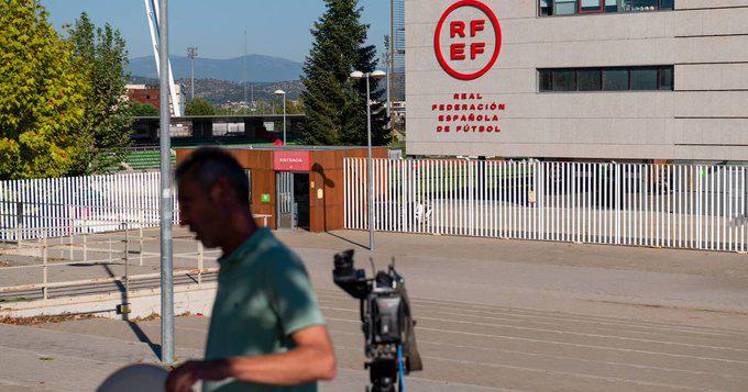 Escándalo en el fútbol español: el motivo por el que hay siete arrestados, la ‘fuga’ de Luis Rubiales e Iker Casillas explota