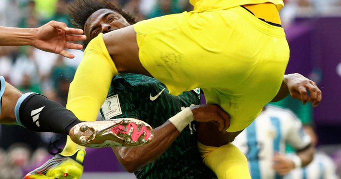 ¡Impactante momento! Confirman alcance de la lesión de Al Shahrani, jugador de Arabia Saudí tras vencer a Argentina