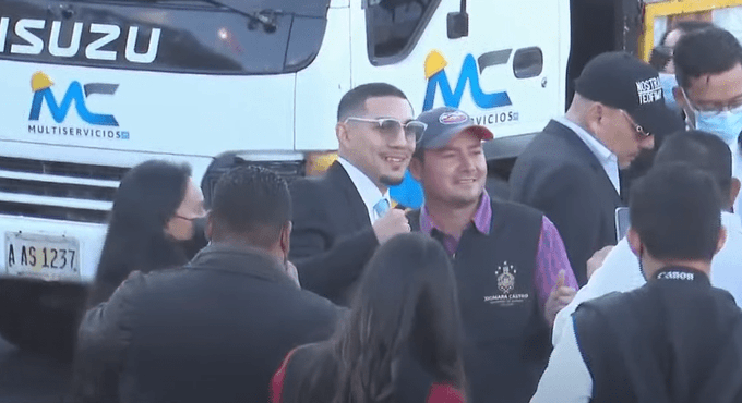 Firmando autógrafos y haciendo selfies: Así llegaron Teófimo López y otros deportistas a la toma de posesión de Xiomara Castro