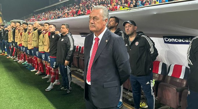 Salen a la luz los detalles de la salida de Gustavo Alfaro de Costa Rica y el millonario salario que tendrá en Paraguay