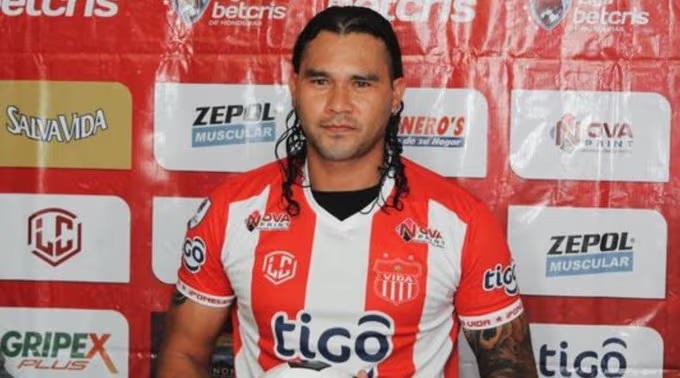 Gullit Peña impacta a todos con su nueva faceta tras dejar el alcohol: ya firmó