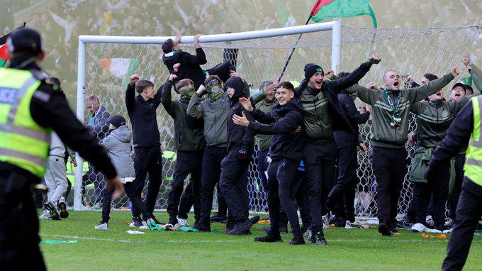 Así terminó el Clásico: celebraron en la cara del rival, no soportaron y se desató el caos en en el césped