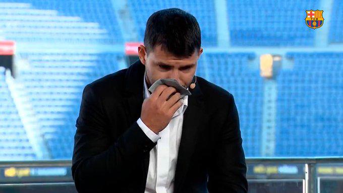 Su enorme recuerdo con Messi y recibió cariño de Pep Guardiola: Así fue el adiós definitivo del “Kun” Agüero al fútbol