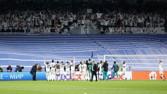 No se vio en TV: Alaba y su indirecta al PSG, el festejo en camerinos y crack celebró en las afueras del Bernabéu