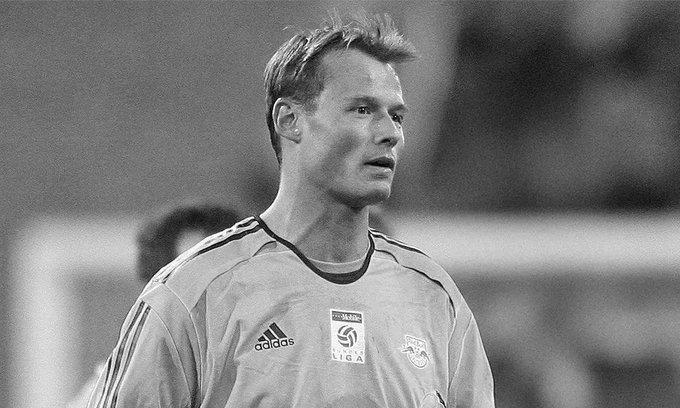 ¡Así quedó el auto! La sensible muerte de futbolista que chocó contra un tren: jugó en Juventus y Buffon le deja duro mensaje