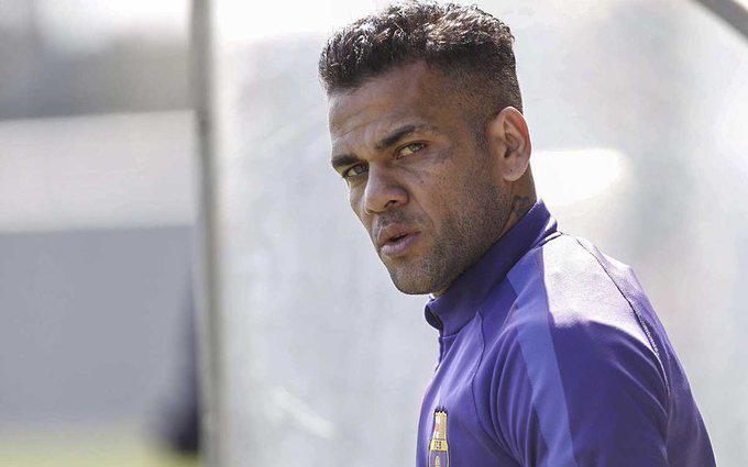Dani Alves queda en libertad tras delito de violación: la millonaria cifra que deberá pagar y la prohibición que tiene