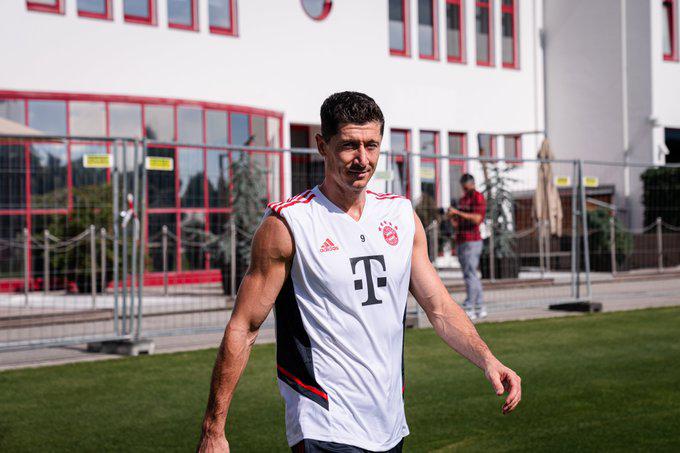 Así fue la despedida de Lewandowski del Bayern Munich: Emotivo abrazo con Müller y la reacción de la afición