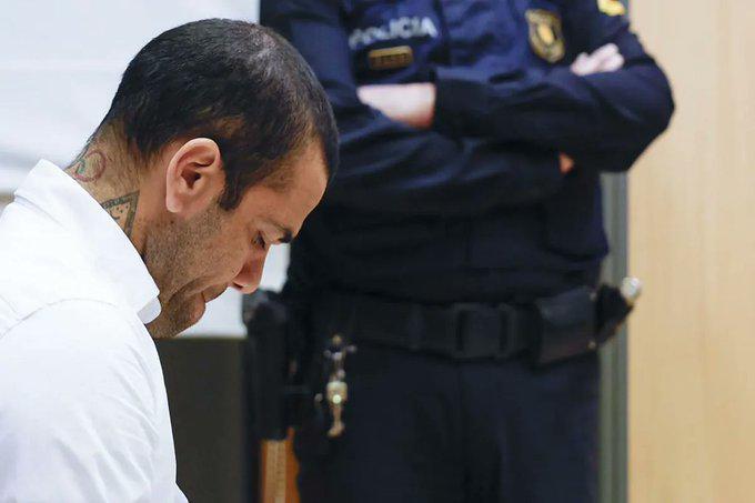 Dani Alves queda en libertad tras delito de violación: la millonaria cifra que deberá pagar y la prohibición que tiene